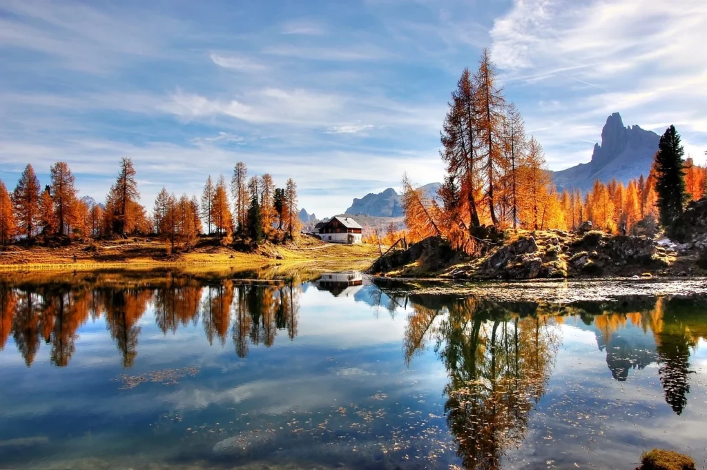 Lago Dolomiti autunno Italia