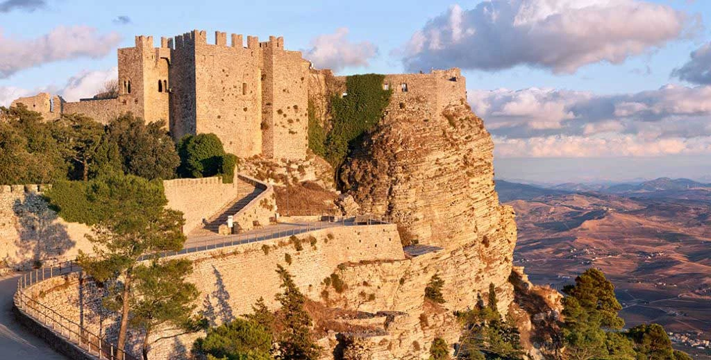 Borgo Erice autunno Sicilia Italia