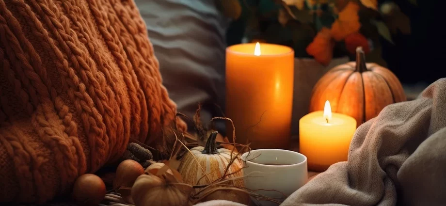 Novembre atmosfere autunno candele cuscini